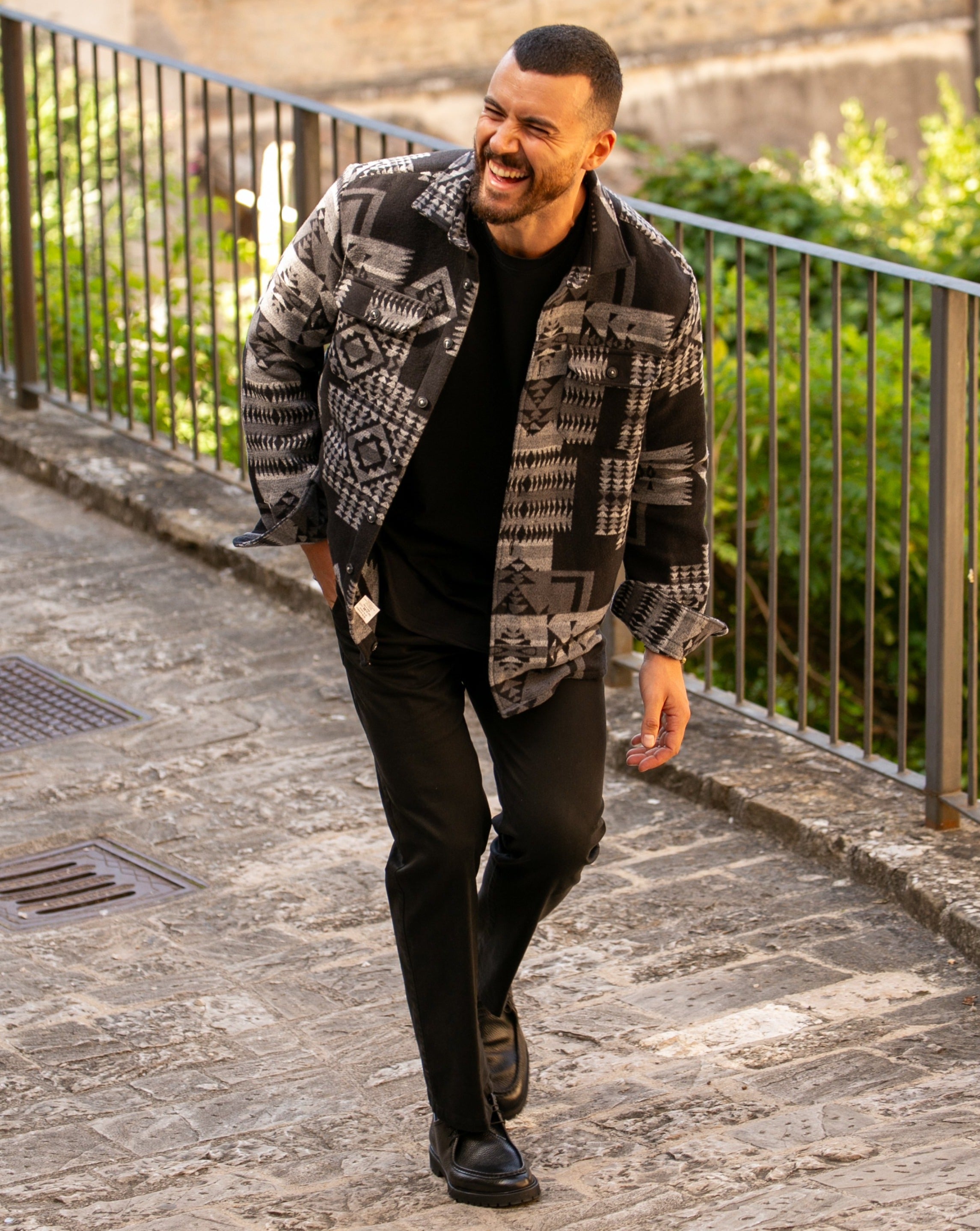 Mayor - veste noire à motifs ethniques