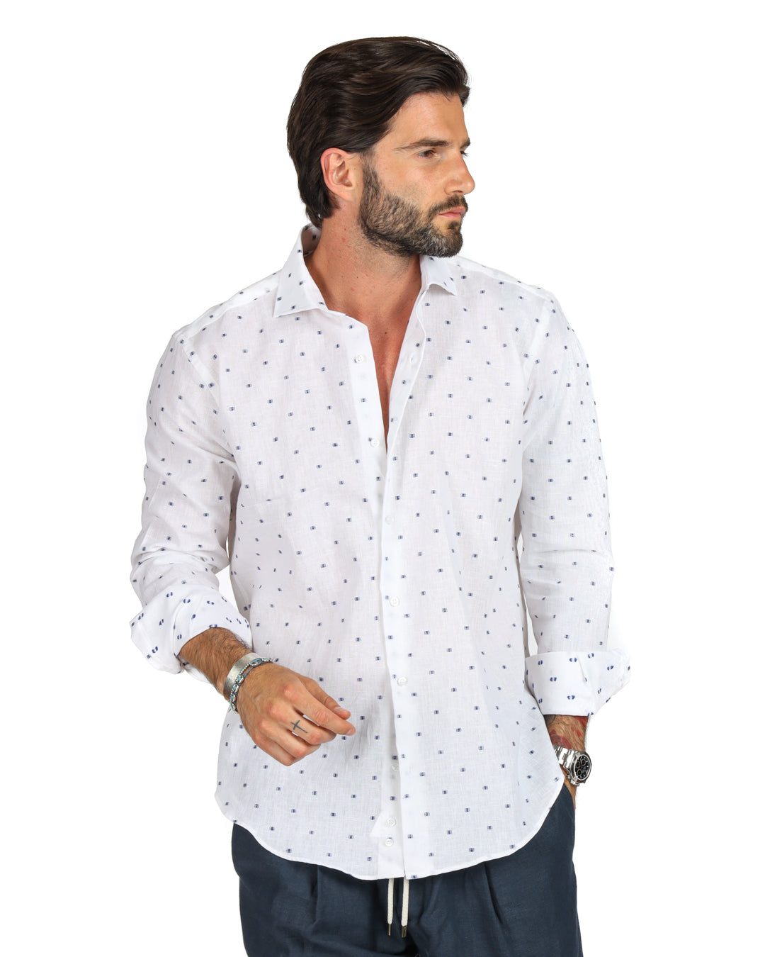 Salina - Chemise blanche classique avec broderies bleues en lin