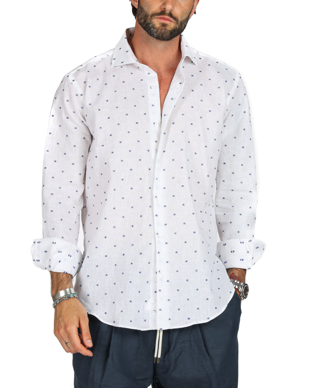 Salina - Chemise blanche classique avec broderies bleues en lin