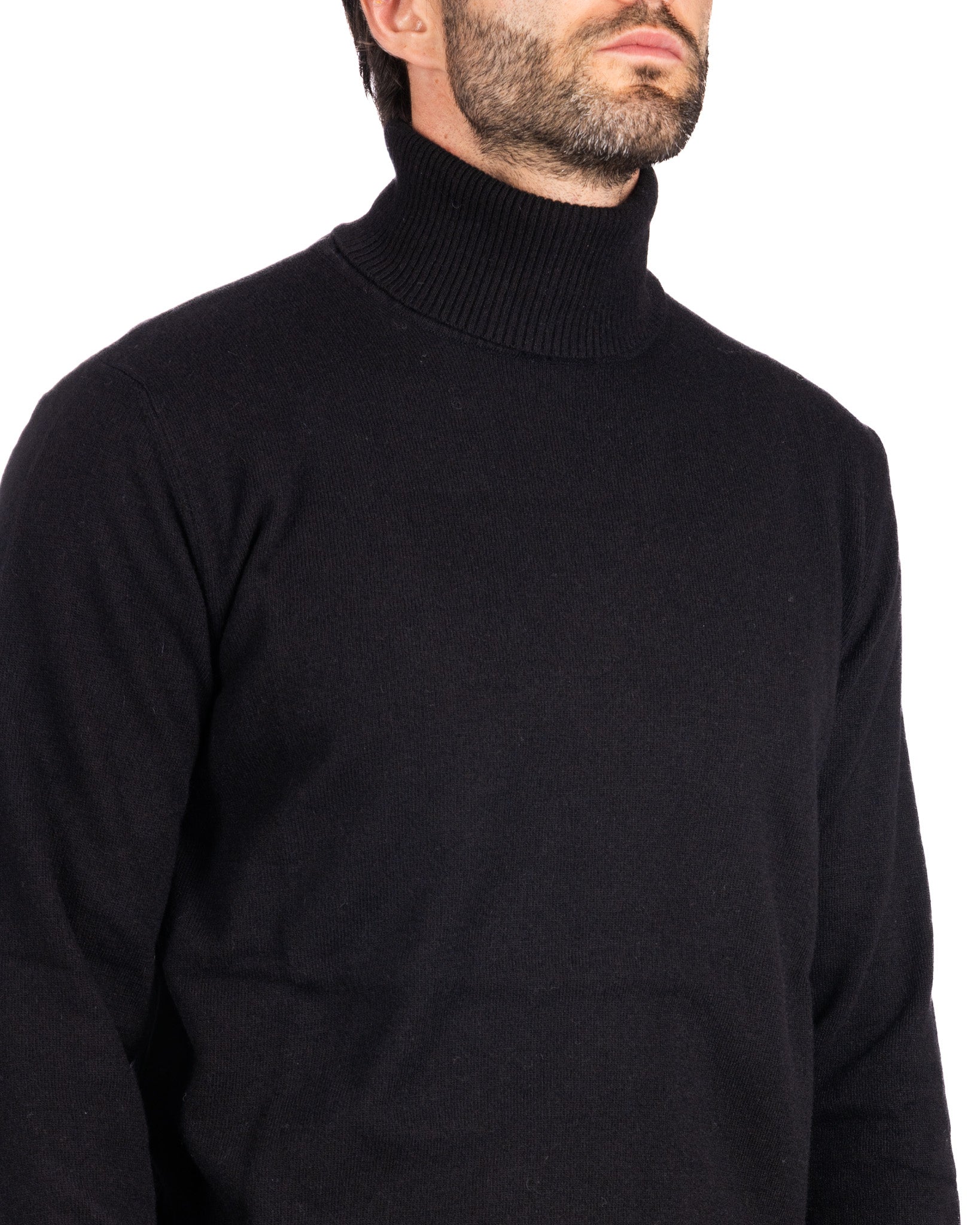 Lee - black cashmere blend turtleneck