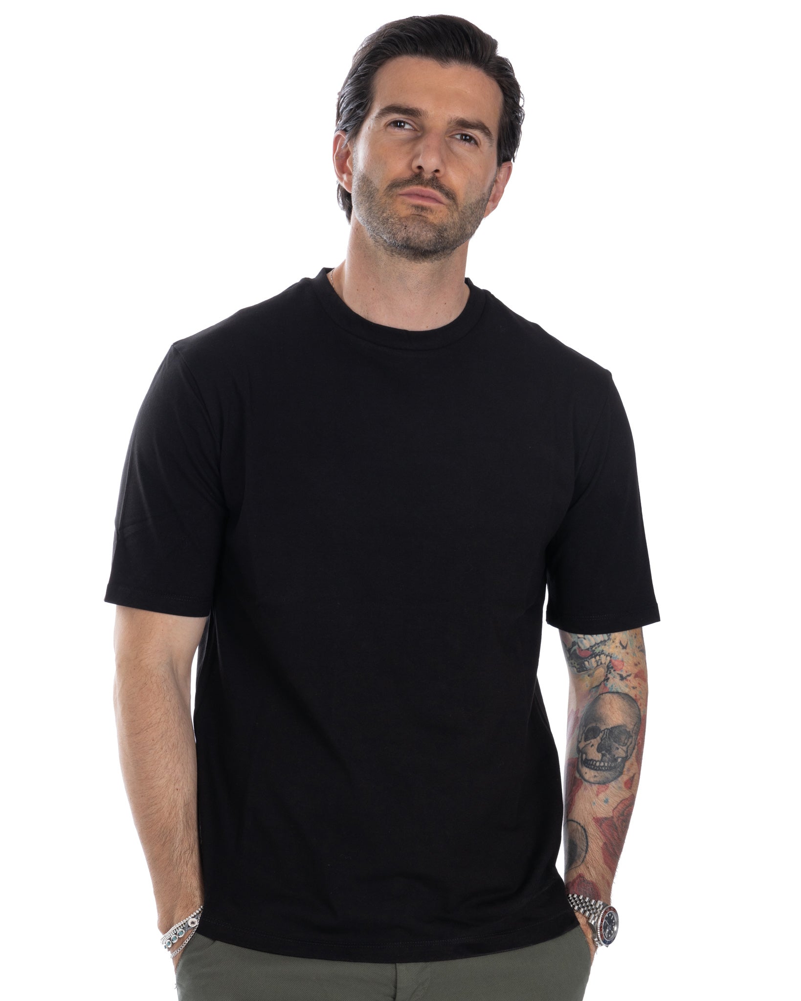 Tee - basic black cotton t-shirt