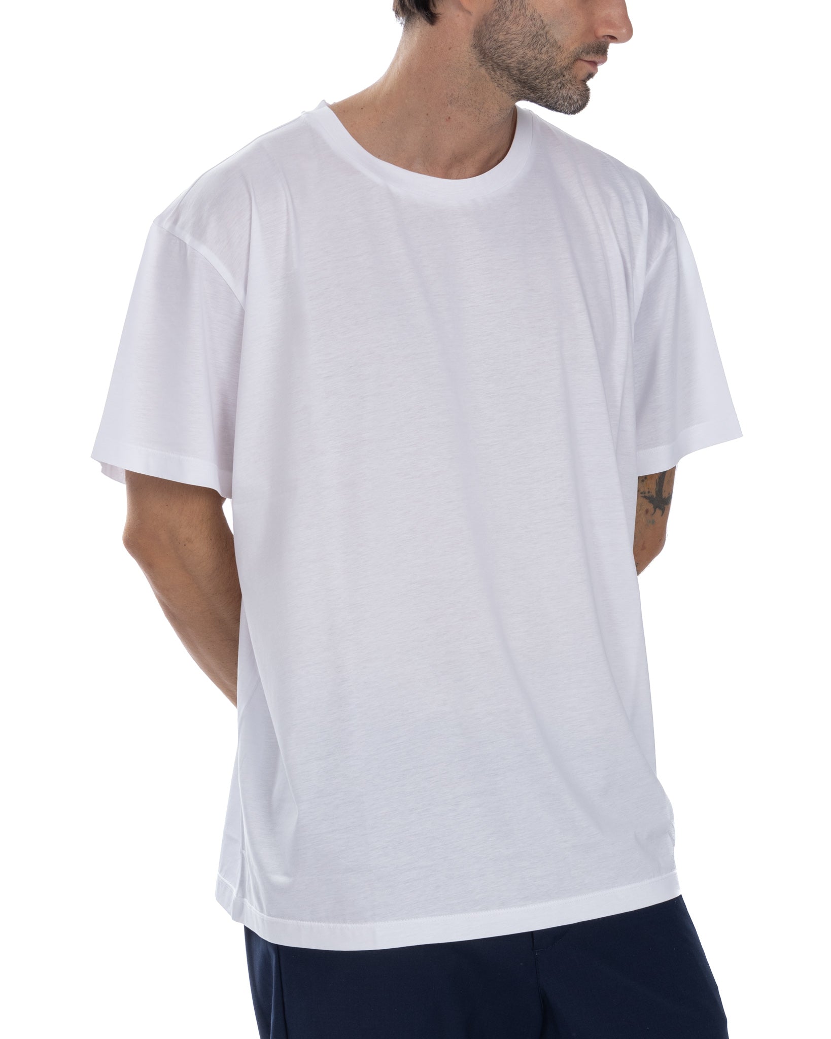 Owen - oversized white t-shirt