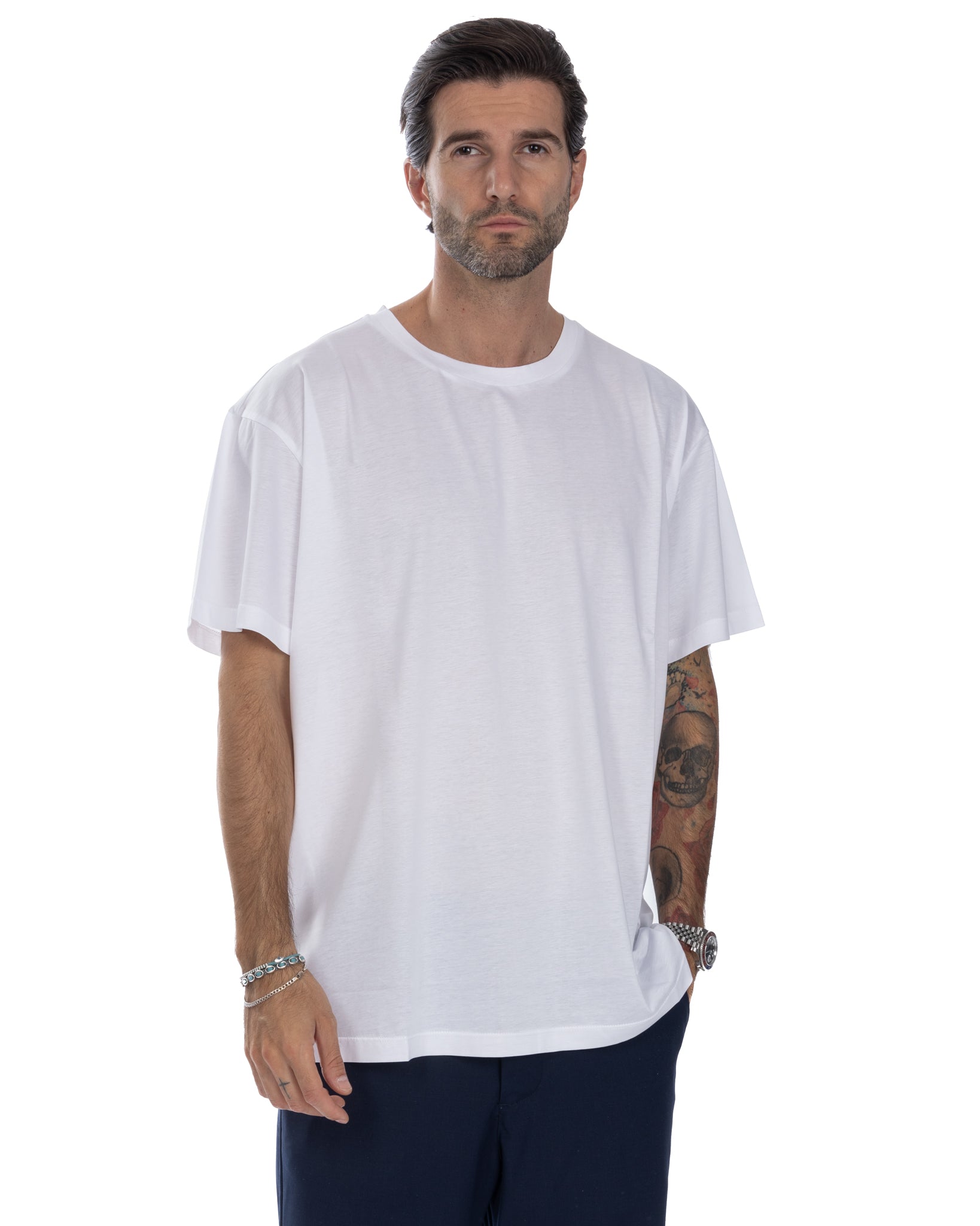 Owen - oversized white t-shirt