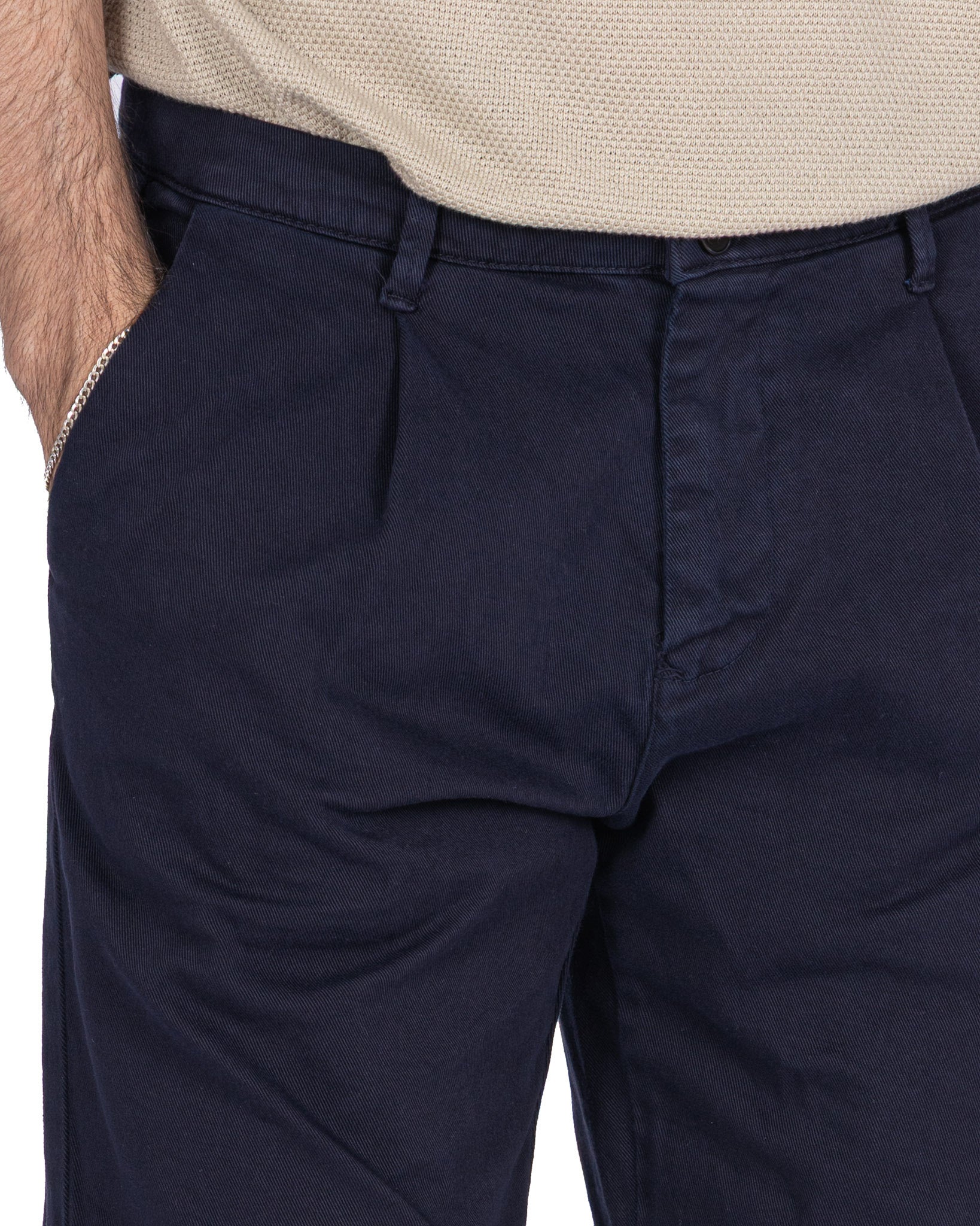 Easton - High-waisted blue bermuda shorts with pleats
