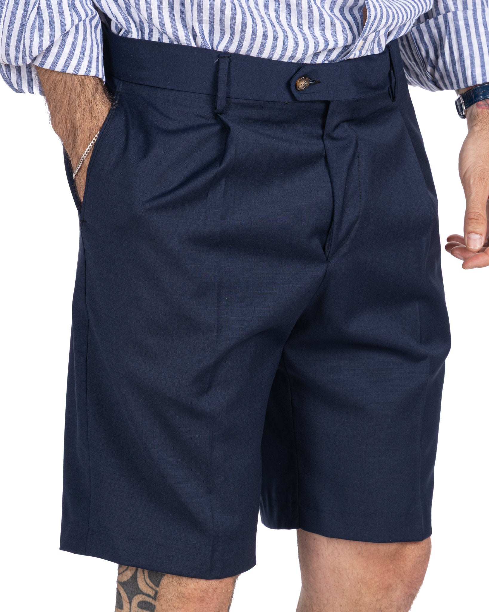 Colton - High-waisted Bermuda shorts with blue pleats
